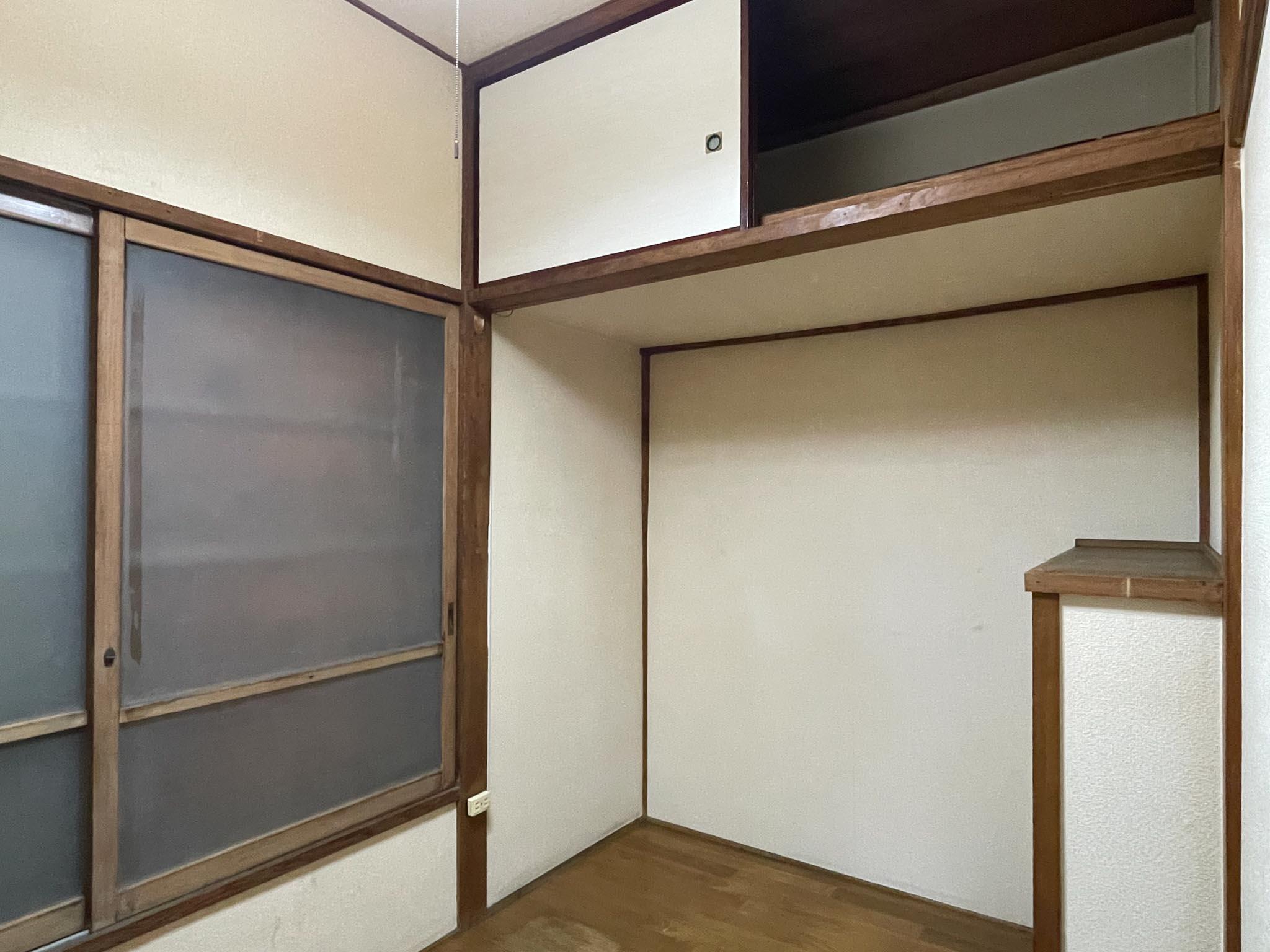 中野区本町の賃貸物件/1F：玄関横に3畳の納戸