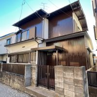 中野区本町の賃貸物件/外観を北側から。門の内側に自転車を2台くらい置けます