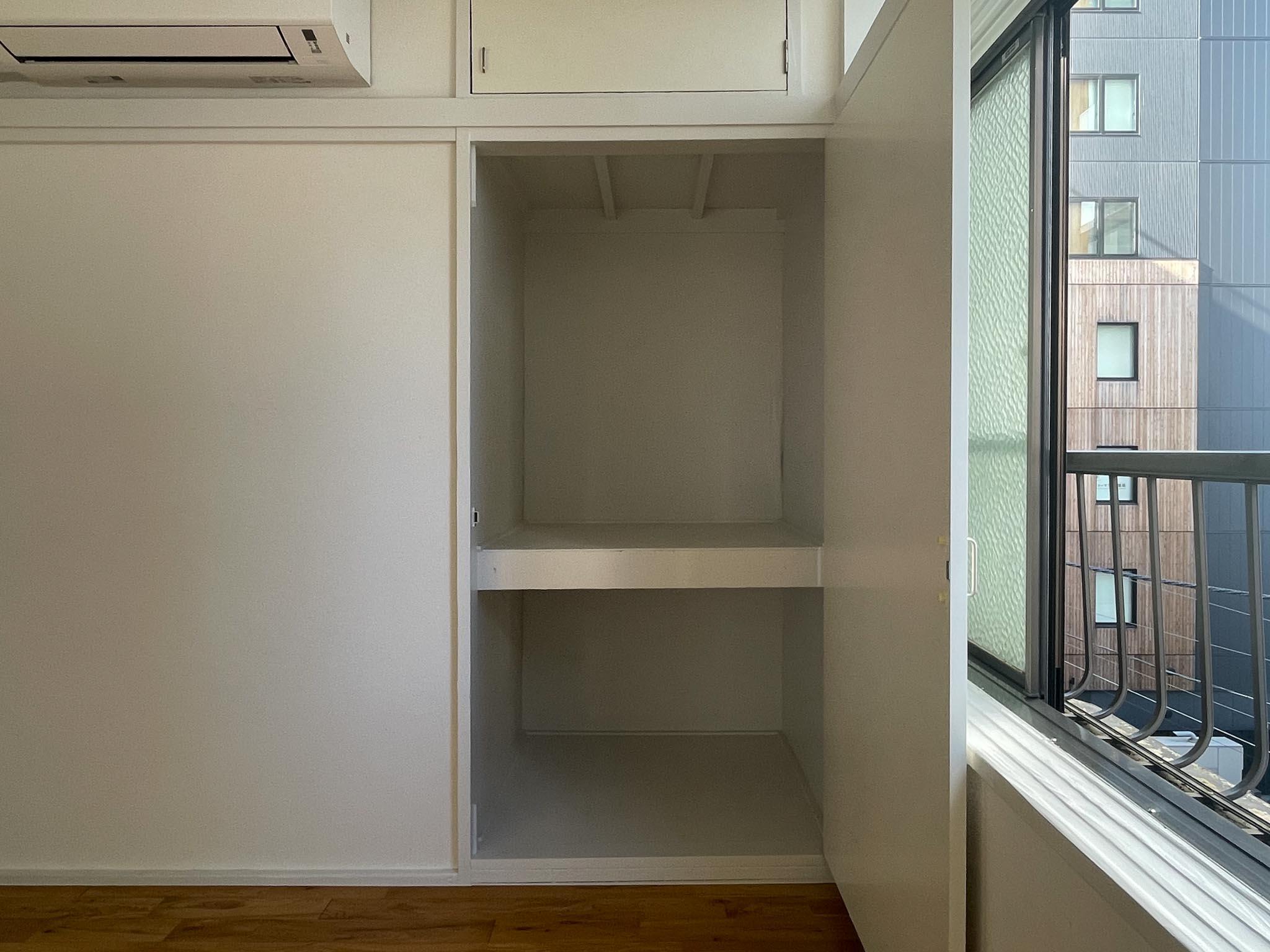 中野区東中野の賃貸物件/リビング窓際に押入れがあります