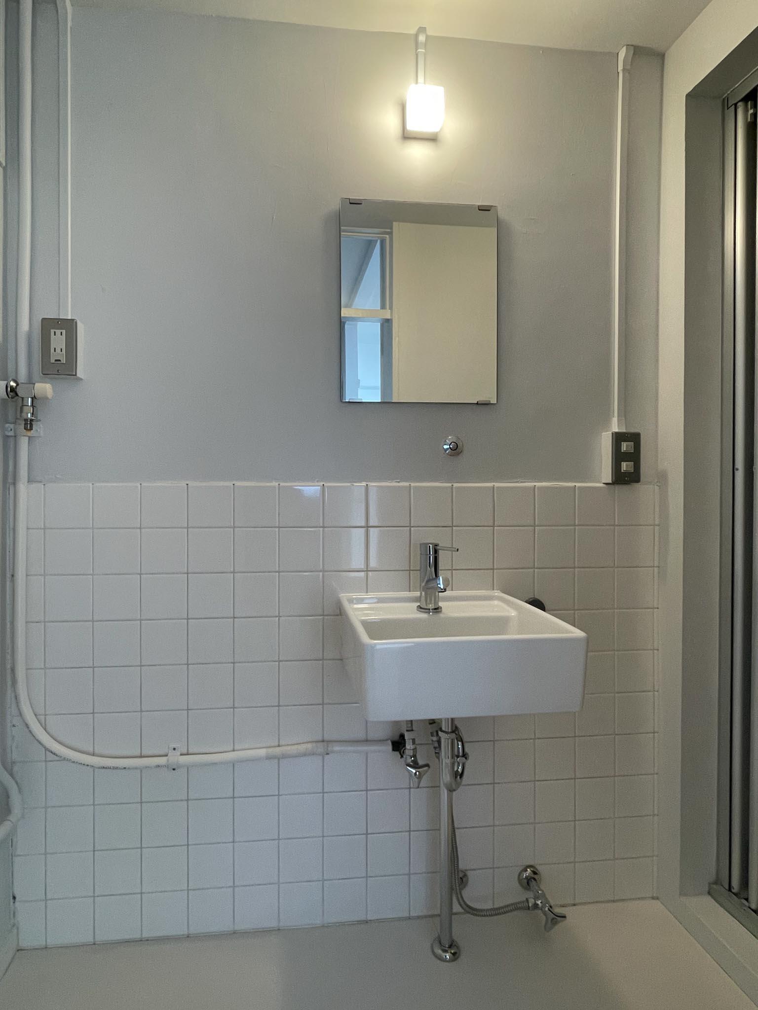 中野区東中野の賃貸物件/洗面所。左側に洗濯機を置きます