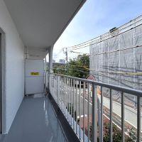 渋谷区大山町の賃貸物件/奥に見えるのは公園の緑