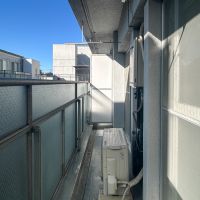 目黒区東山の賃貸物件/ベランダ。幅はそこまでありません。