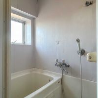 目黒区五本木の賃貸物件/浴室。浴槽はなかなかコンパクト