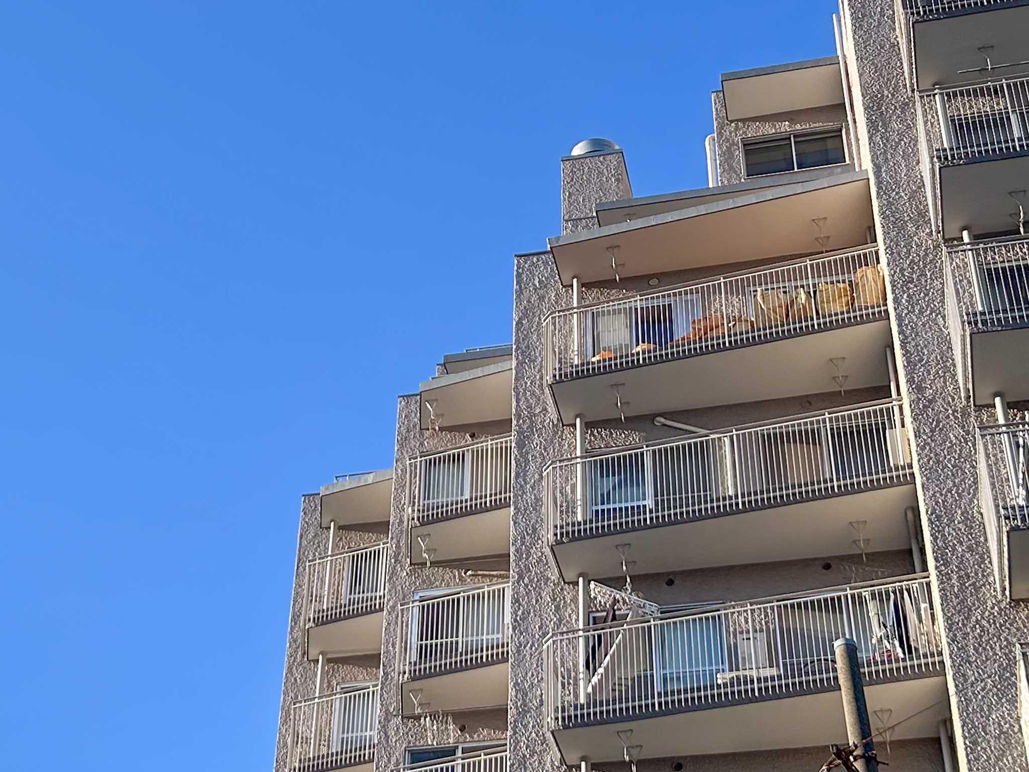 目黒区五本木の賃貸物件/雁行した形が印象的な外観