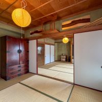 静岡県賀茂郡東伊豆町片瀬の売買物件/襖をとってしまえば16畳ほどの大きな和室に
