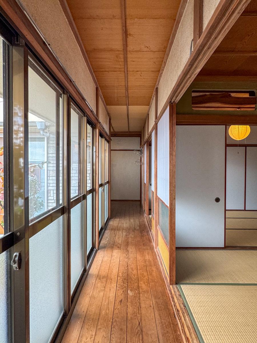 静岡県賀茂郡東伊豆町片瀬の売買物件/レトロな雰囲気が残る縁側