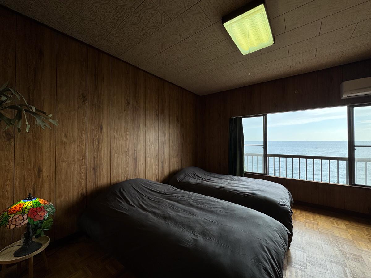 静岡県賀茂郡東伊豆町片瀬の売買物件/2階中央の洋間