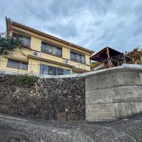 静岡県賀茂郡東伊豆町片瀬の売買物件/建物は坂の上に立っています