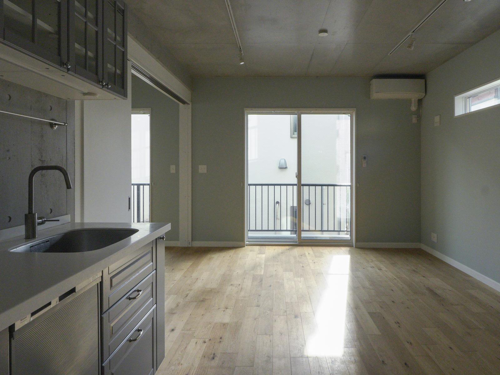 大田区北千束の賃貸物件/リビングは家具の配置がしやすい真四角の間取り