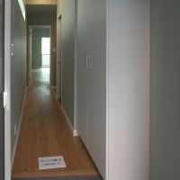 大田区北千束の賃貸物件/玄関。背の高いシュークローゼット付き