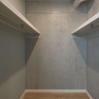 大田区北千束の賃貸物件/個室付きのウォークインクローゼット。容量たっぷりです