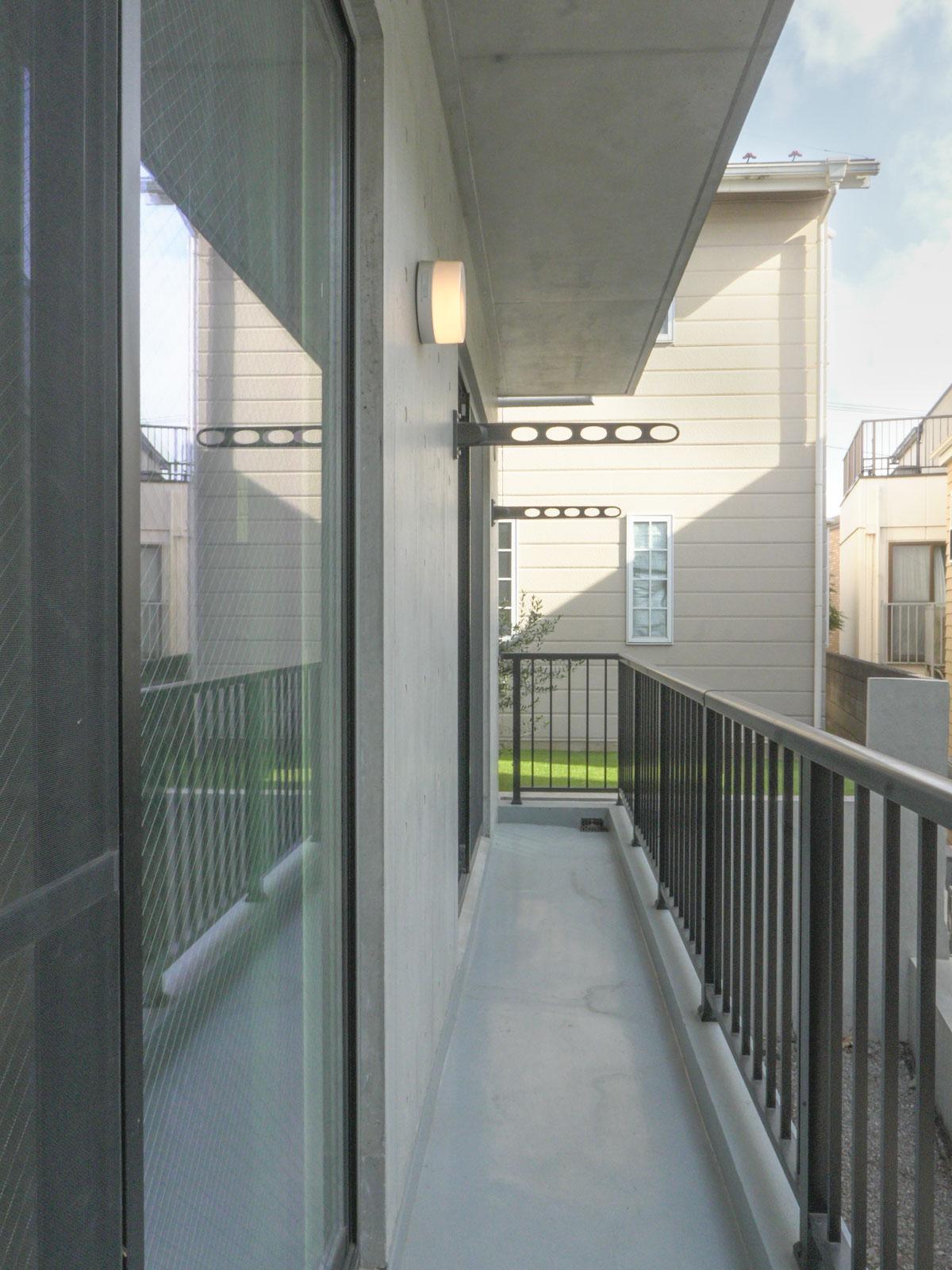 大田区北千束の賃貸物件/物干しにちょうど良さそうなベランダ