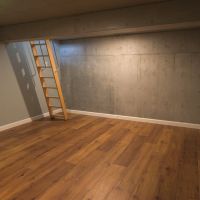 大田区北千束の賃貸物件/約20㎡の地下室。天高1.9mほどで（梁の部分はもう少し低いですが）屈まなくても過ごせる＋&alpha;なスペースです