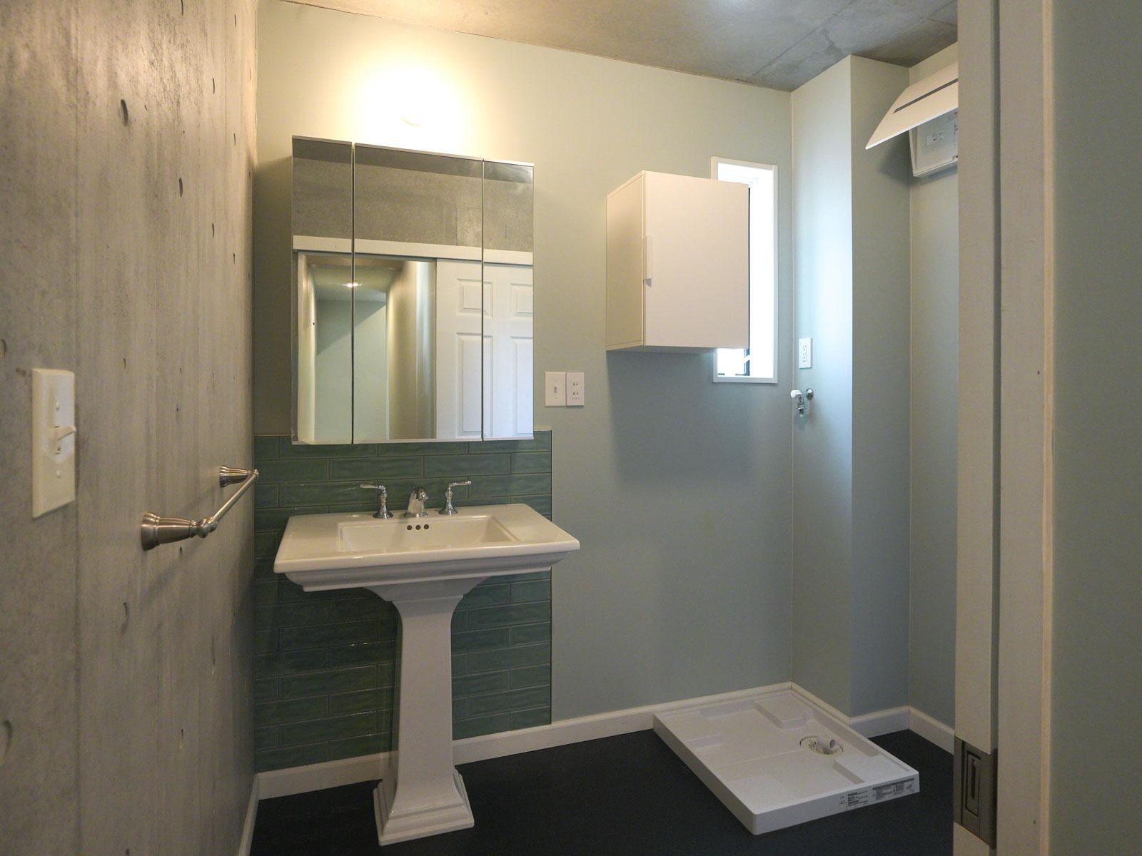 大田区北千束の賃貸物件/脱衣洗面所が広々しているのも嬉しい