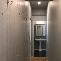 大田区北千束の賃貸物件/廊下にフックが設置されていて便利