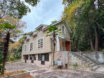 静岡県下田市白浜の売買物件/森に佇む洋館