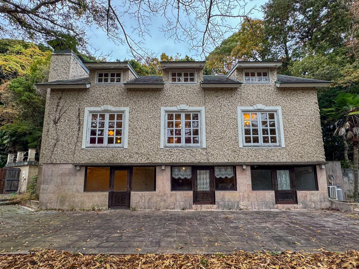 静岡県下田市白浜の売買物件/日本離れしたオーラのある外観です