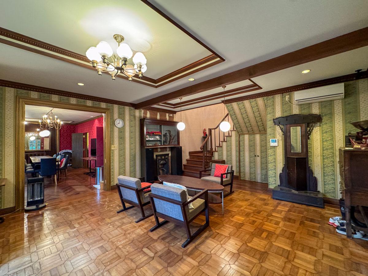 静岡県下田市白浜の売買物件/パーケットフローリングが良い雰囲気