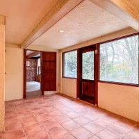 静岡県下田市白浜の売買物件/1階の洋室4。外からもダイレクトに入れて、ダイニングスペースへとつながっている