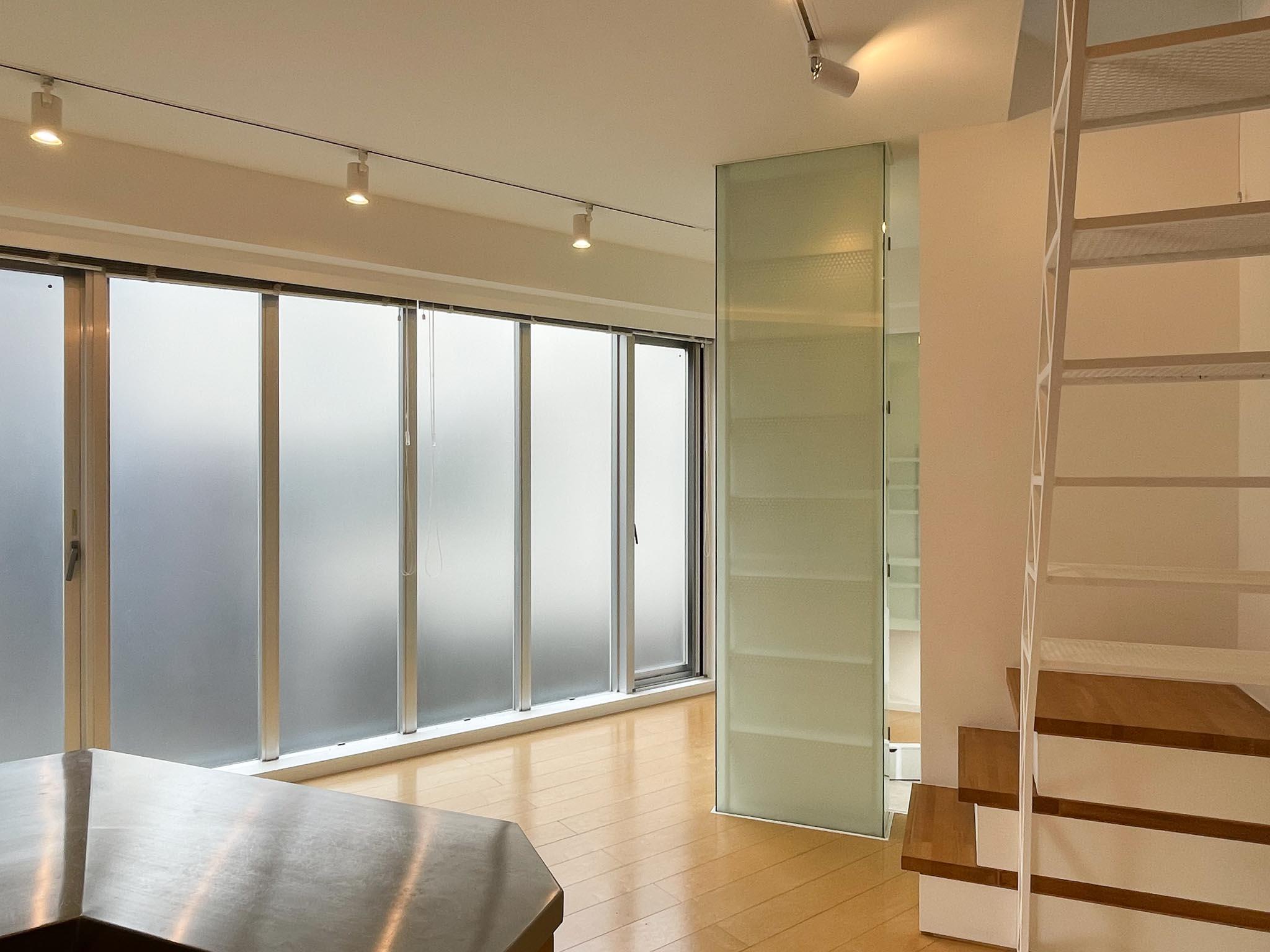 渋谷区千駄ヶ谷の賃貸物件/2F：キッチンからのアングル