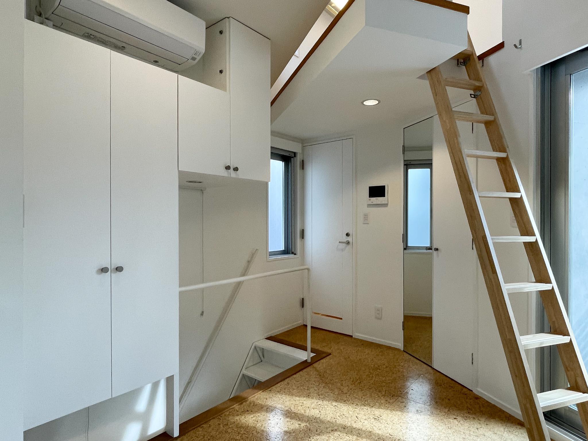 渋谷区千駄ヶ谷の賃貸物件/3F：限られた面積に収納やエアコンがピッタリと納まっています