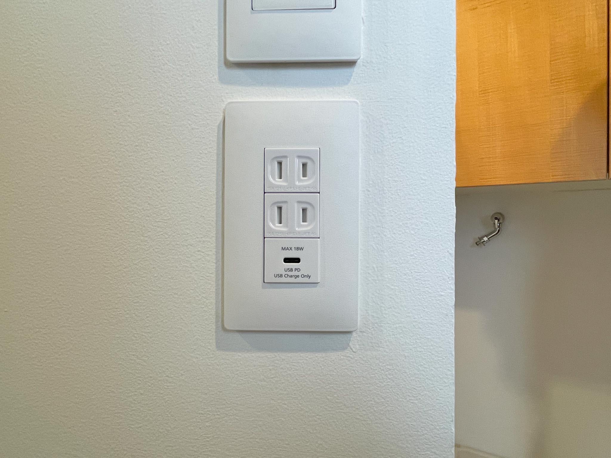 渋谷区千駄ヶ谷の賃貸物件/3F：電動シェーバーや電動歯ブラシなどが充電できるようType-Cポートが新設されました。居住者を想ったオーナーの細やかな工夫です