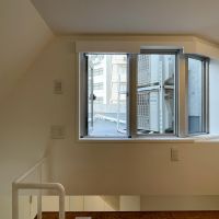 渋谷区千駄ヶ谷の賃貸物件/窓から屋上へ出ることはできますが、スペースがかなり小さく、出入りはやや不便です