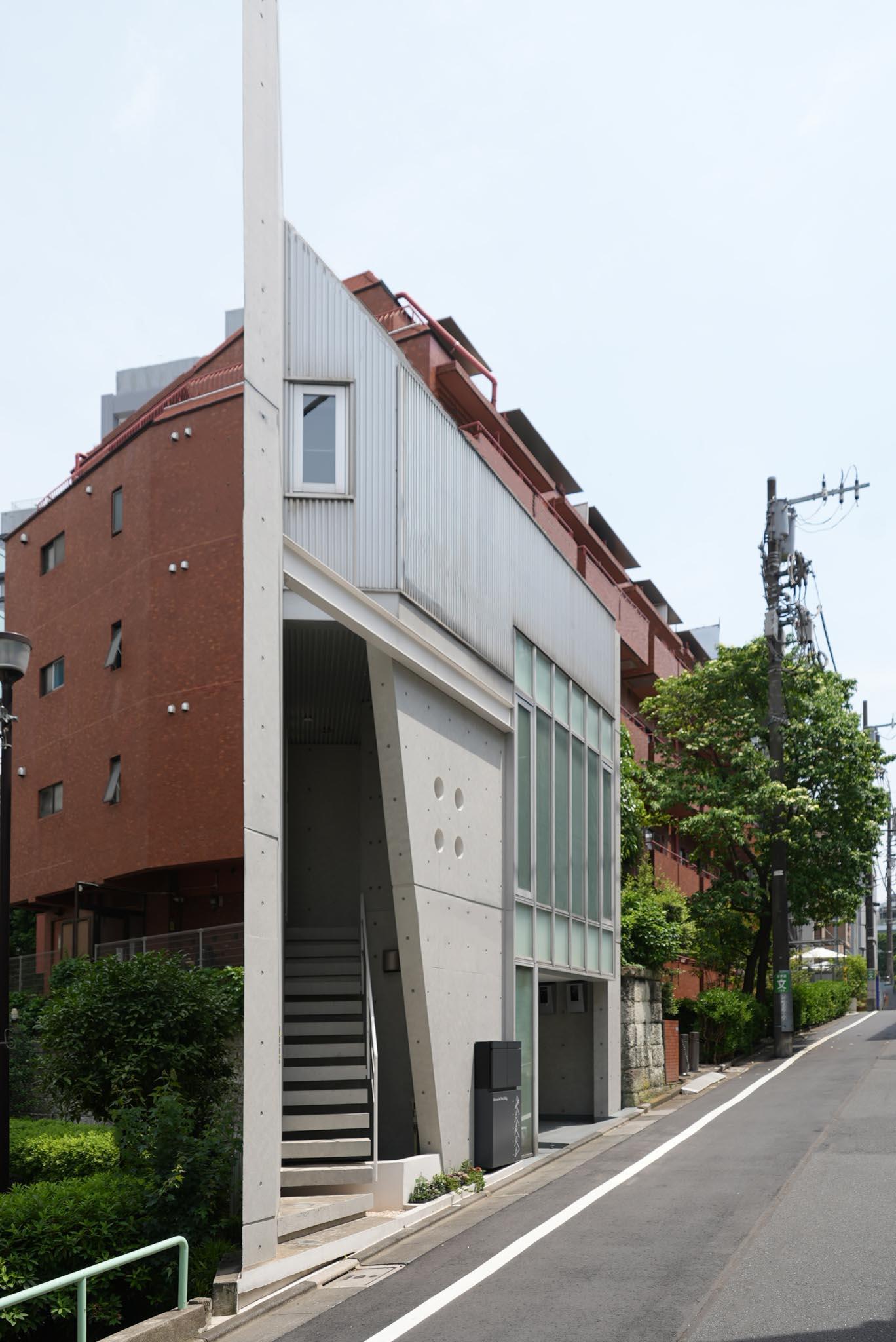 渋谷区千駄ヶ谷の賃貸物件/建物がまるで切り取られたかのように見える、不思議な境界線