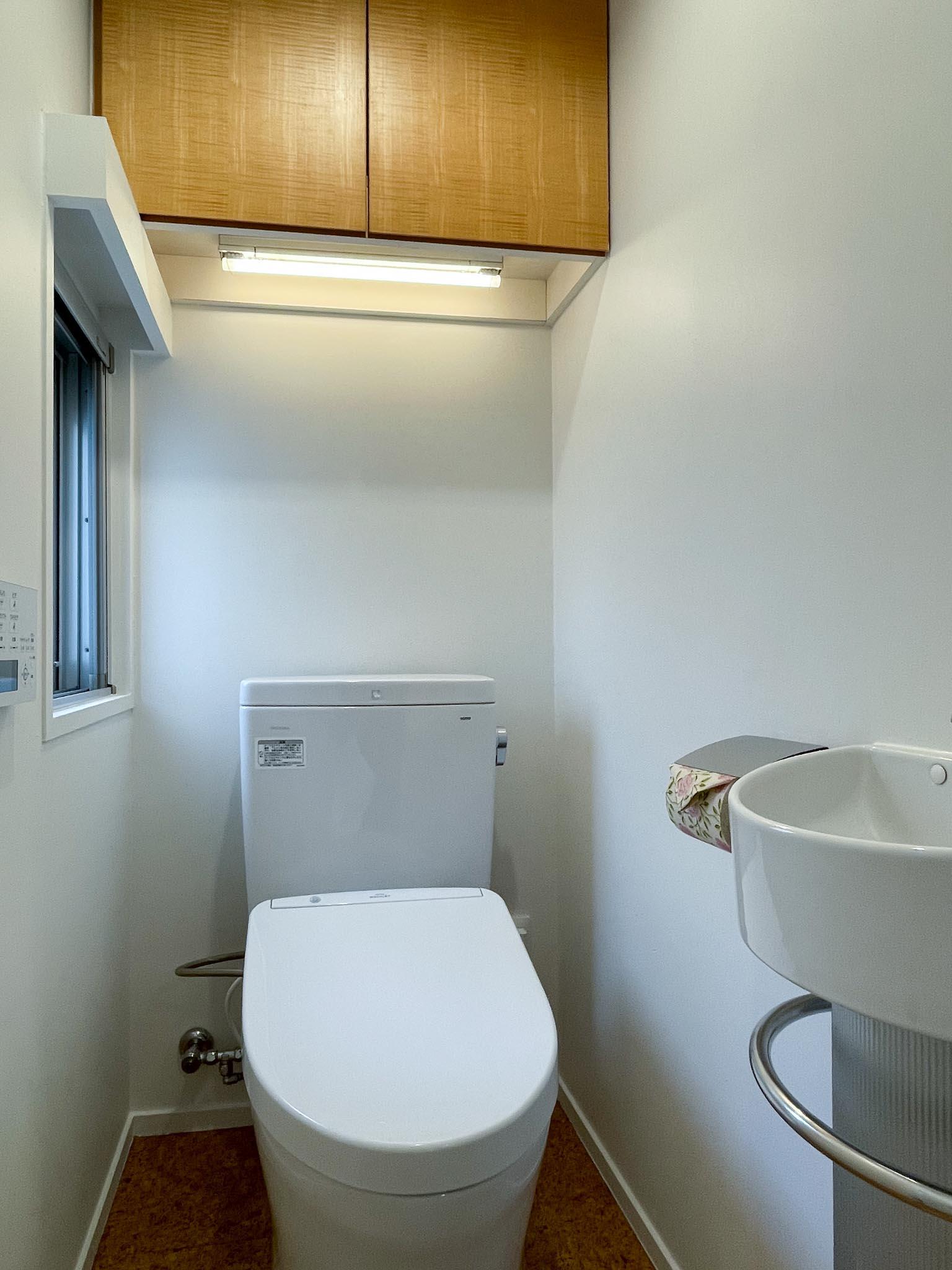 渋谷区千駄ヶ谷の賃貸物件/3F：トイレ。手洗い器もあります