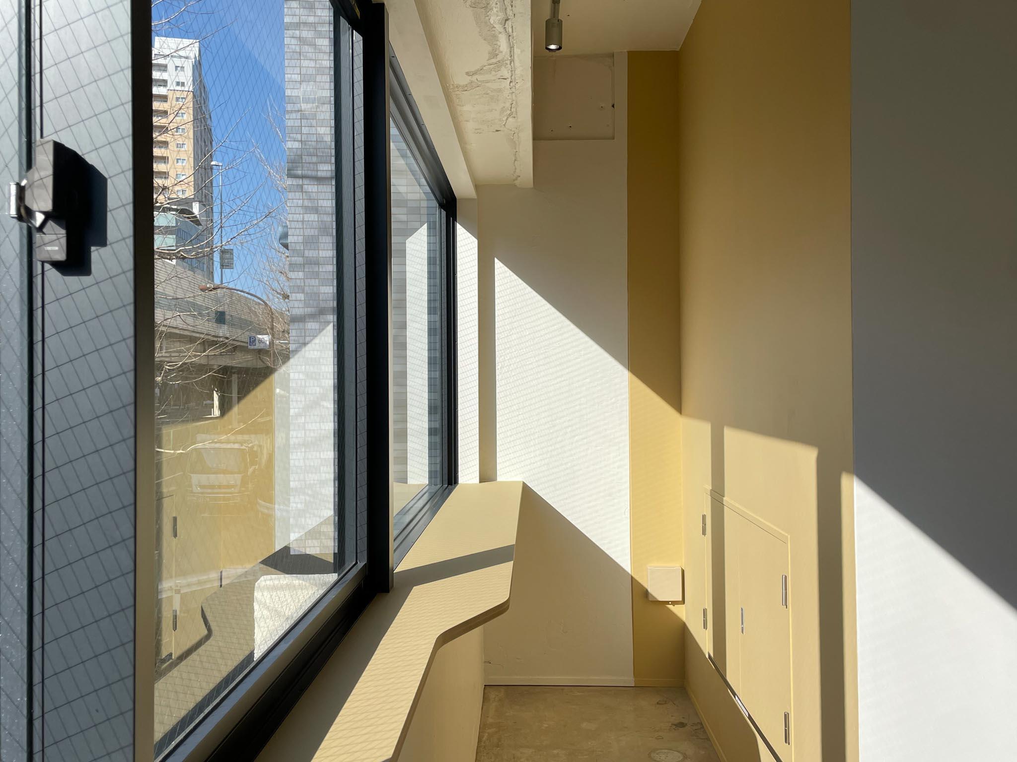 品川区上大崎の賃貸物件/2F：西側（首都高側）に浅めのカウンター