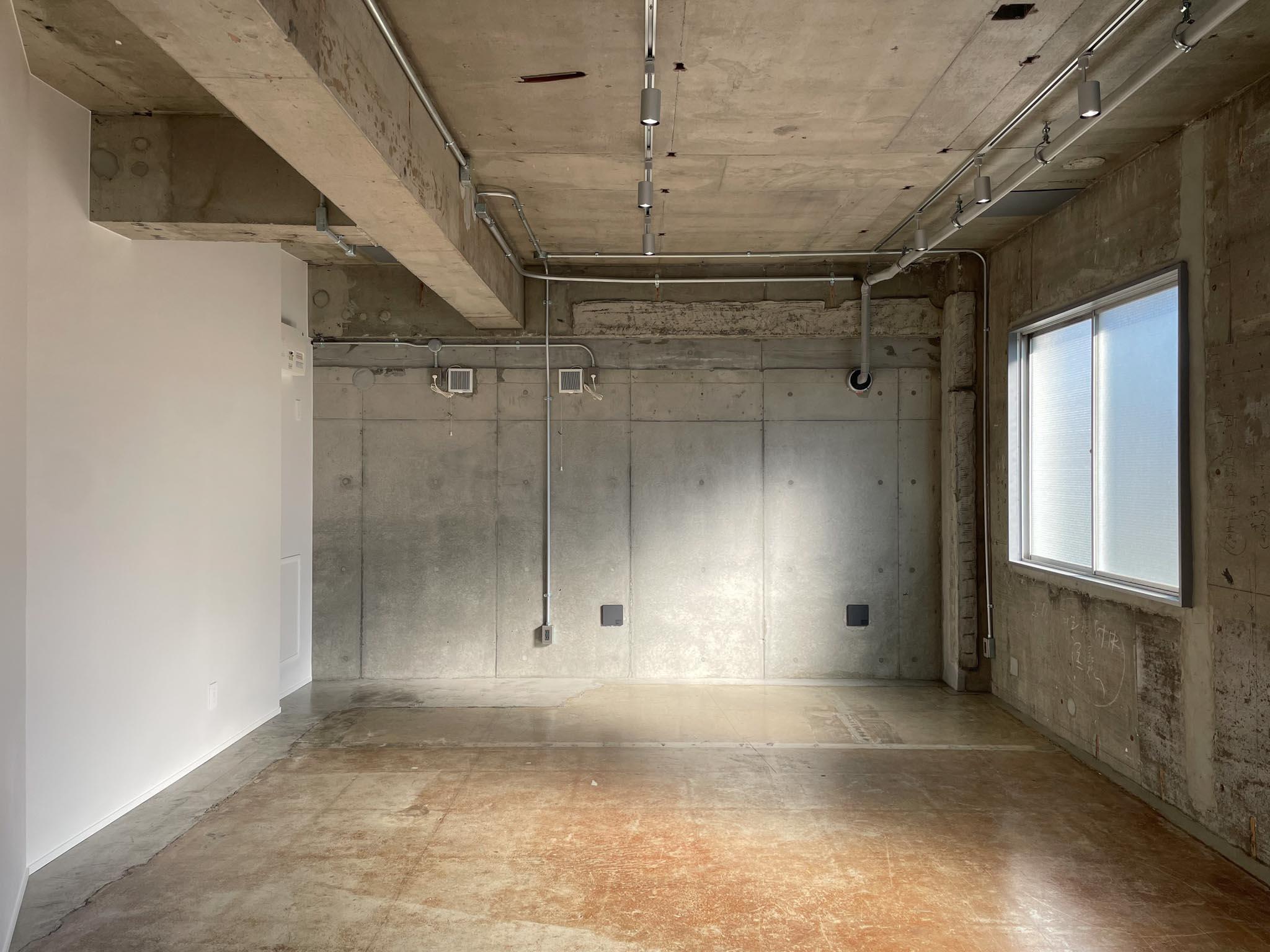 品川区上大崎の賃貸物件/3F：東側は窓のないコンクリート面。背景として使えるかも