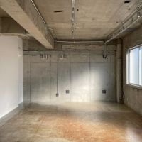 品川区上大崎の賃貸物件/3F：東側は窓のないコンクリート面。背景として使えるかも