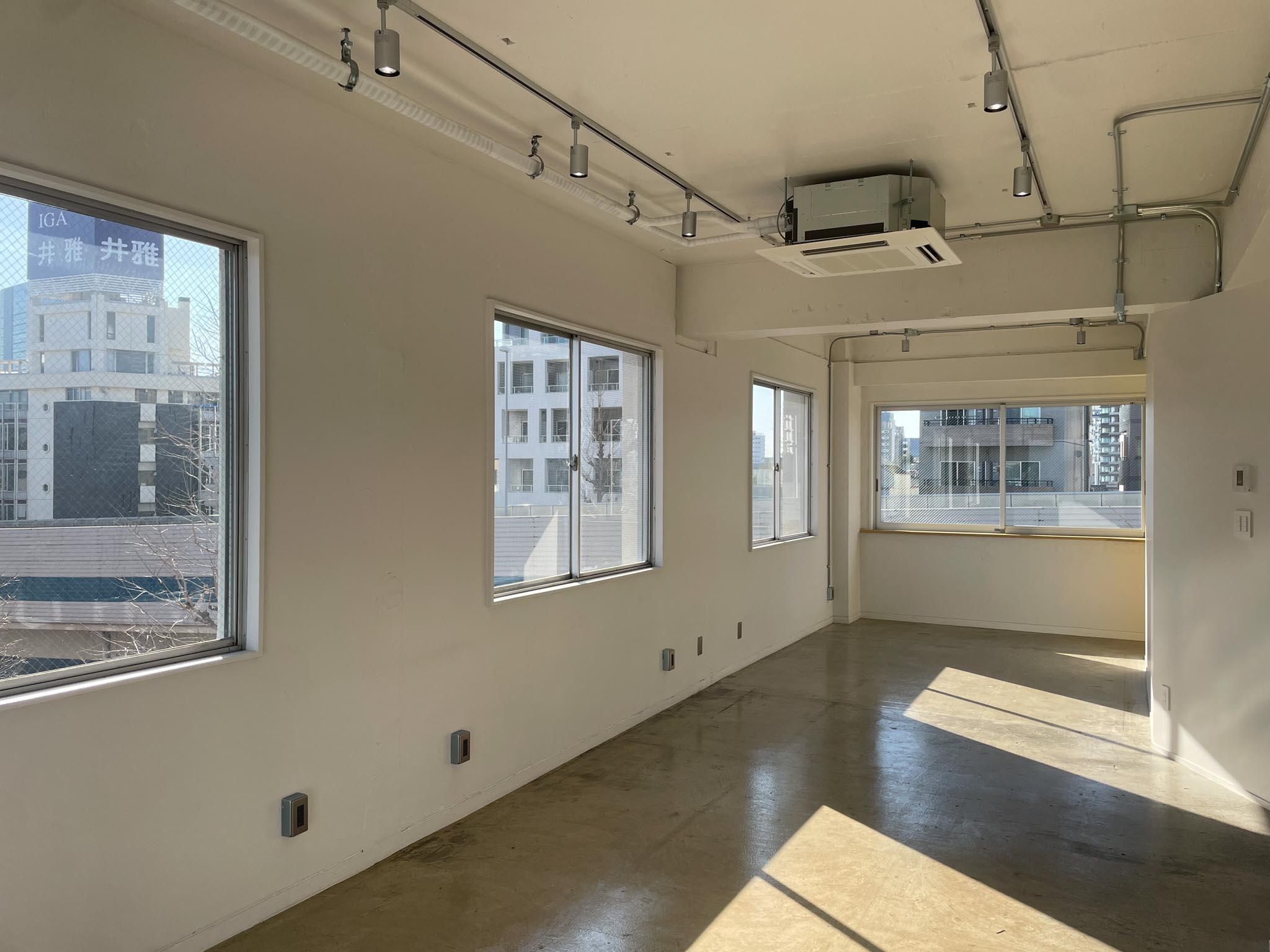 品川区上大崎の賃貸物件/4F：クリアガラスで外の景色も見える