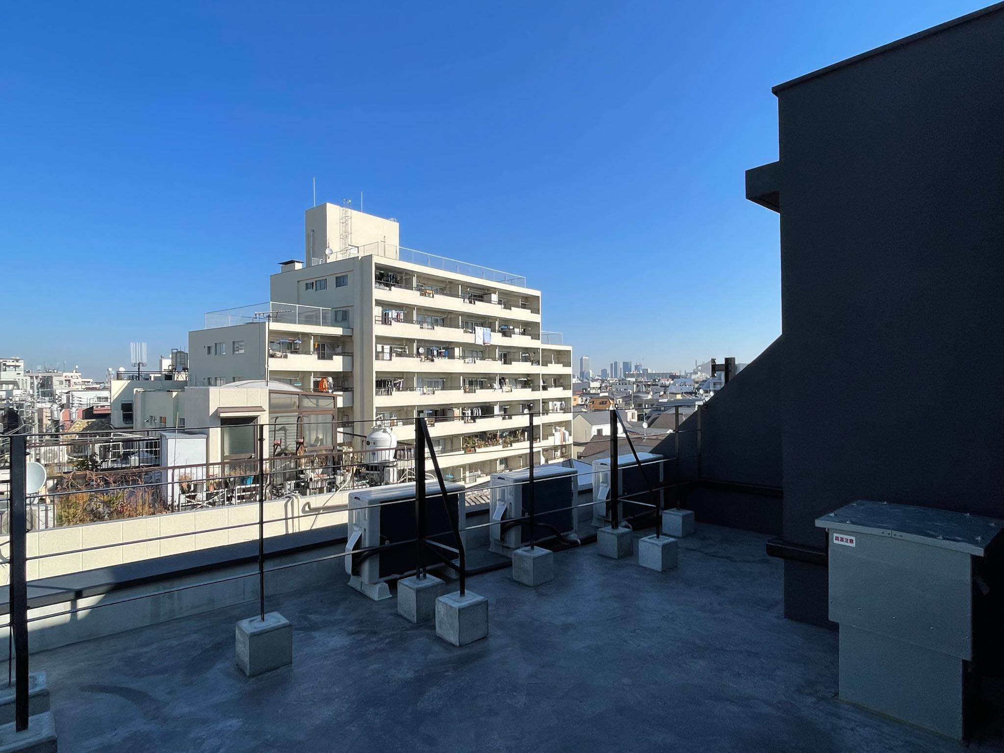 中野区新井の賃貸物件/北側のルーフバルコニーならではの、穏やかな明るさが感じられます