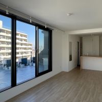 中野区新井の賃貸物件/リビングを東に向かって