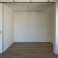 中野区新井の賃貸物件/リビング横にコンパクト（2.95畳）な洋室。敷居がなく、フラットに繋がります