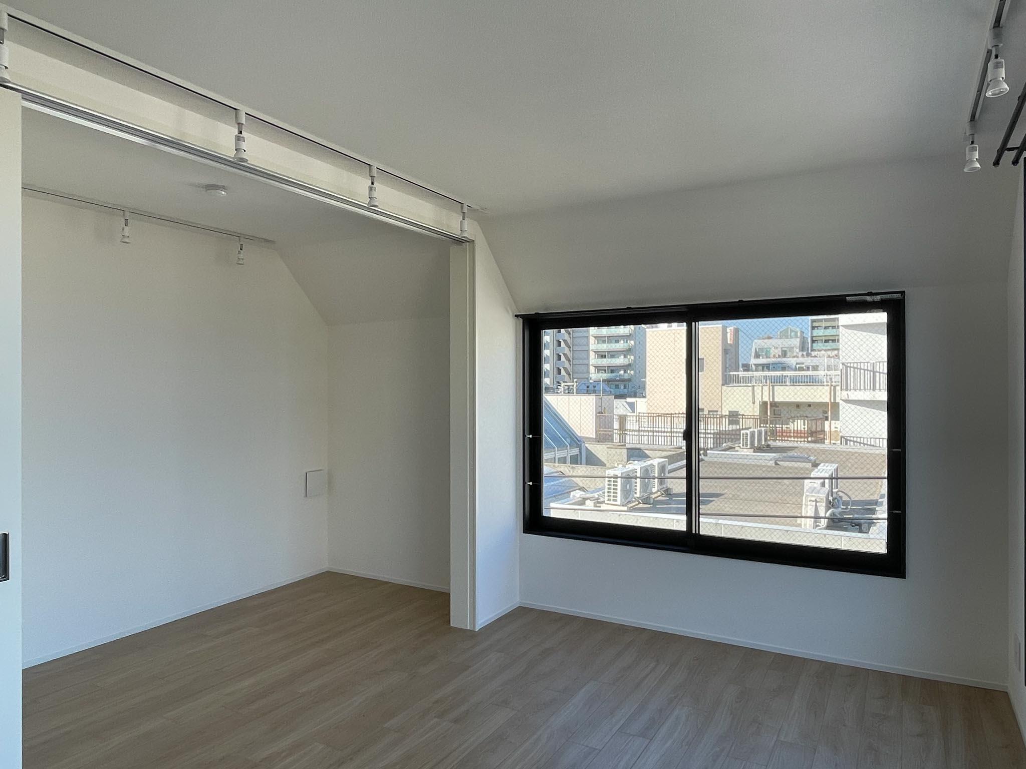 中野区新井の賃貸物件/引き戸を開け放って広々と使うのがオススメです