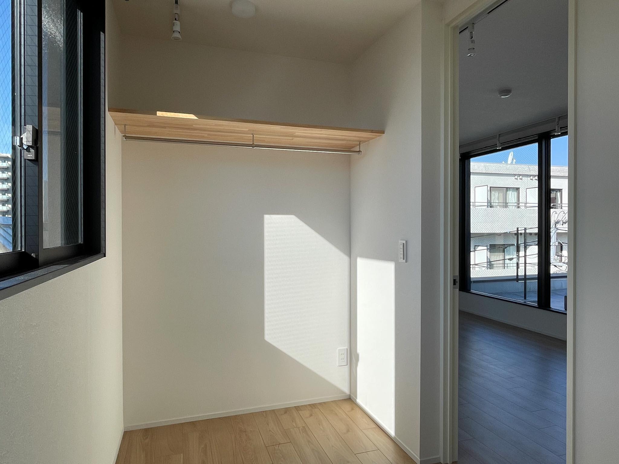 中野区新井の賃貸物件/3.43畳洋室：収納はオープンクローゼット