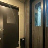 中野区新井の賃貸物件/玄関外、共用部。エレベーターを降りてすぐ玄関です