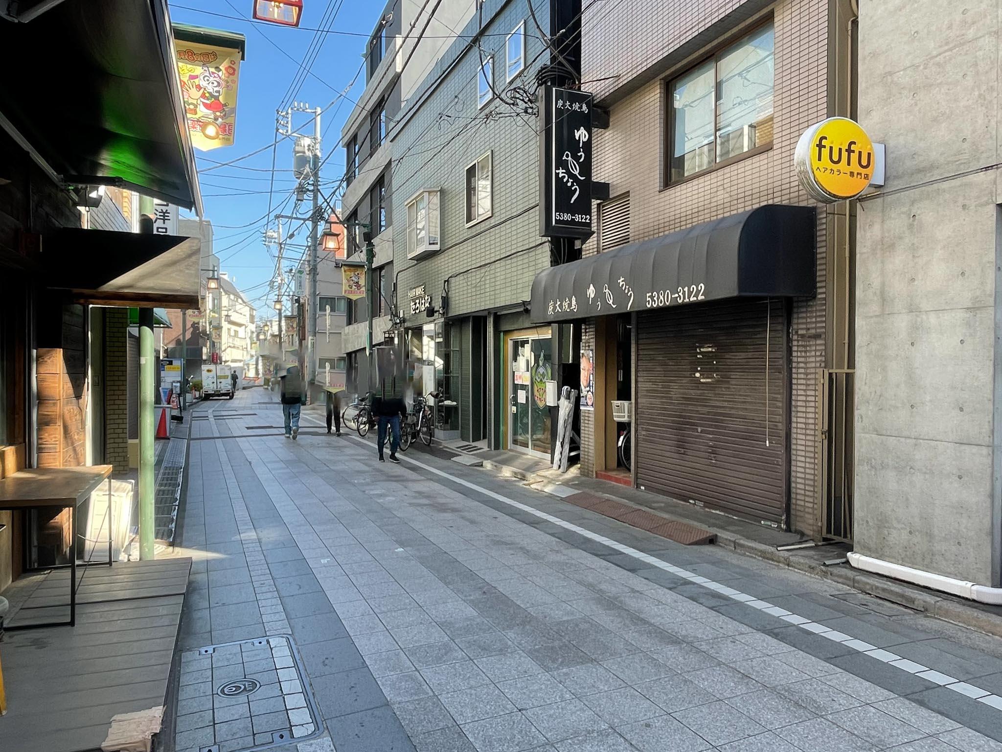 中野区新井の賃貸物件/マンションは"薬師あいロード"を南側から入ってすぐのところにあります