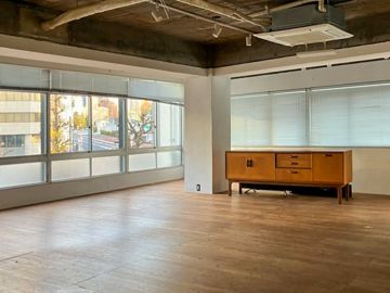 港区麻布台の賃貸物件/古きを嗜むリノベオフィス