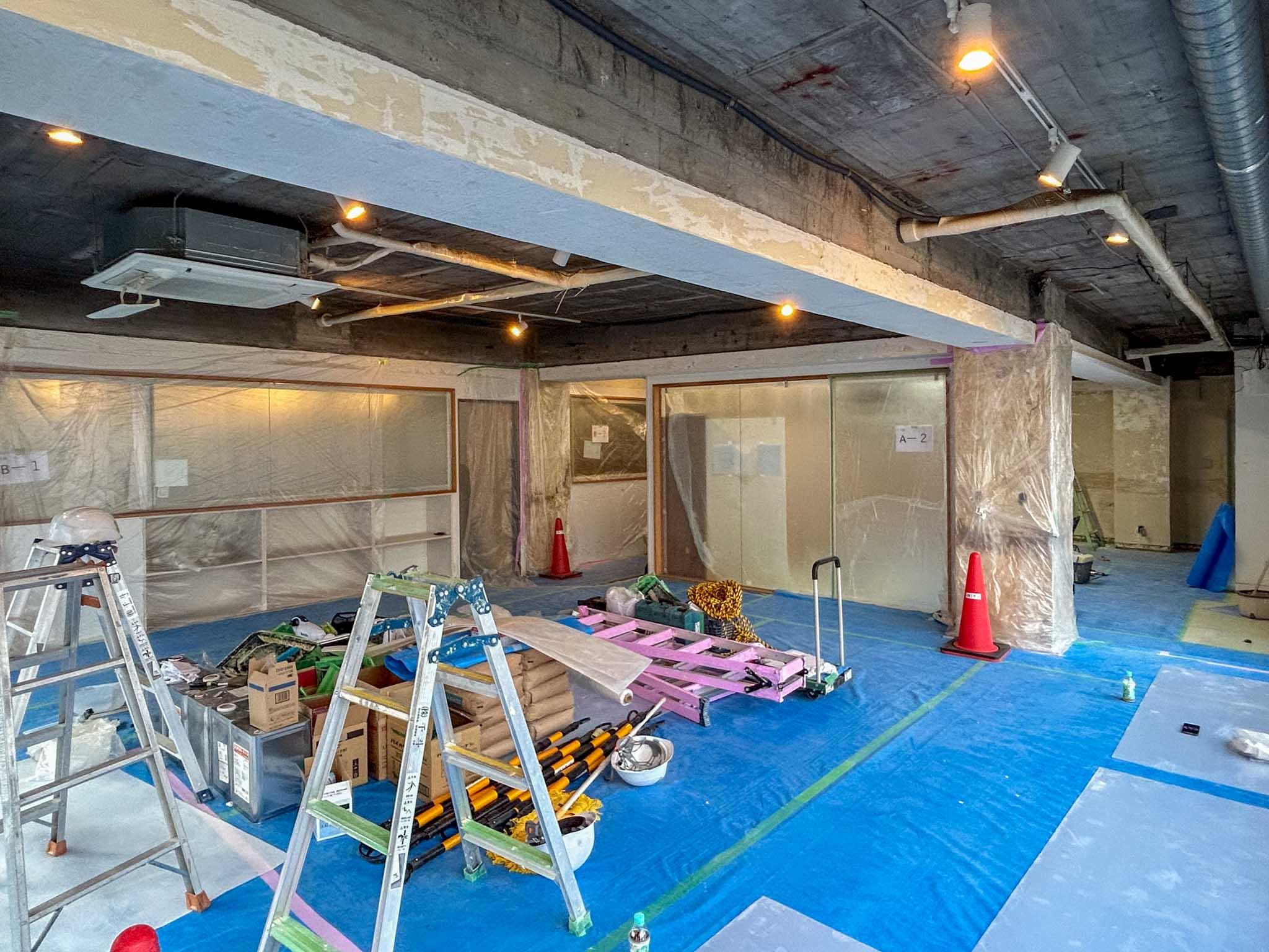 港区麻布台の賃貸物件/メインスペースA：窓側から出入口側をみる。右奥にメインスペースB