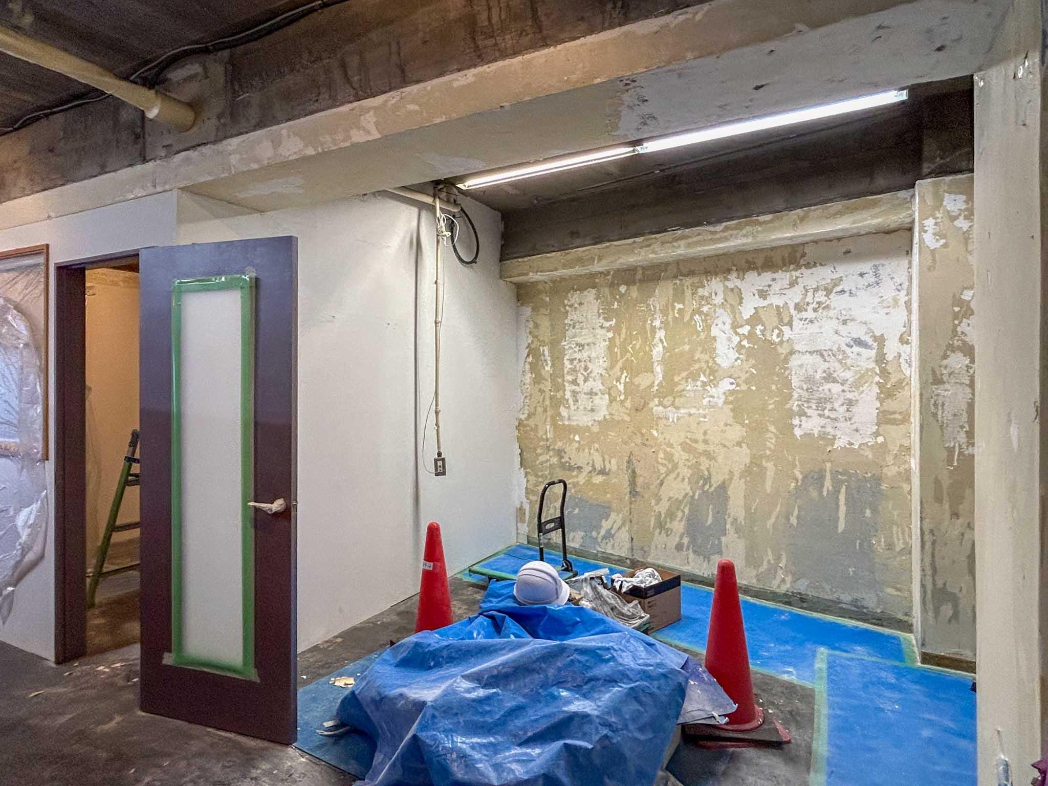 港区麻布台の賃貸物件/メインスペースB：西端にあるちょっとした空きスペースは、オープンな打合せや書庫など、さまざまな使い方ができそう