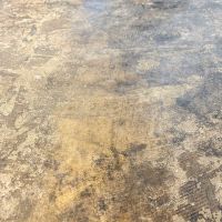 港区麻布台の賃貸物件/個室A・個室B：仕上げを剥がした、コンクリートむき出しの床