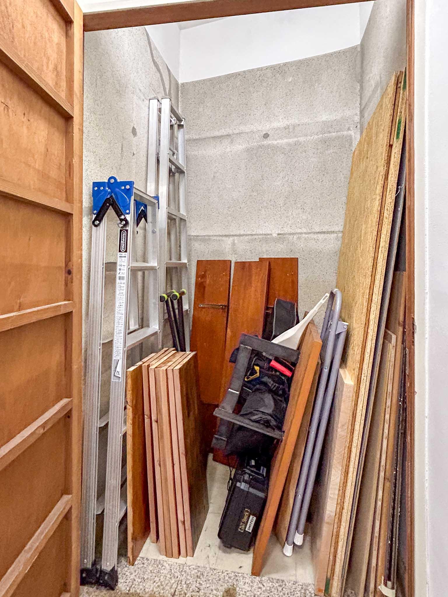 港区麻布台の賃貸物件/給湯室の隣にある収納スペース