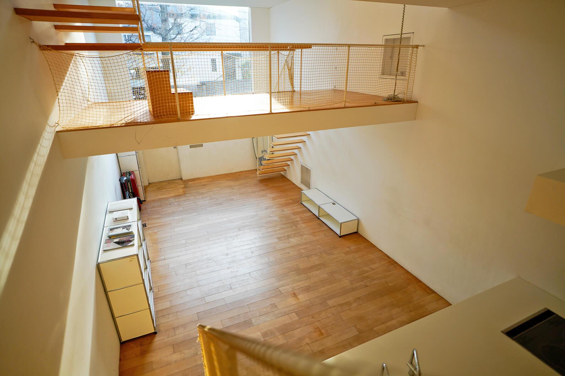 世田谷区深沢の売買物件/天高は高いところで約4m。面積以上に広く感じる、明るく伸びやかな空間です