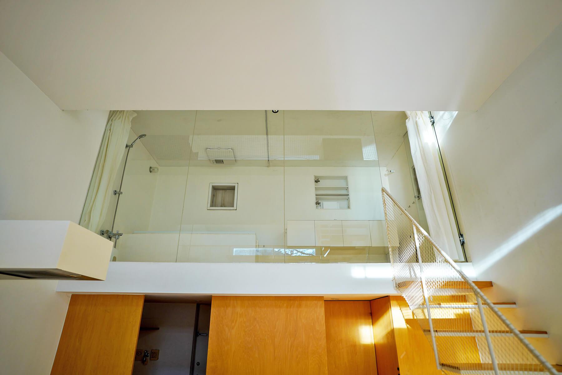 世田谷区深沢の売買物件/洗面所・浴室を見上げるとこんな感じ