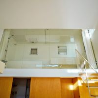 世田谷区深沢の売買物件/洗面所・浴室を見上げるとこんな感じ