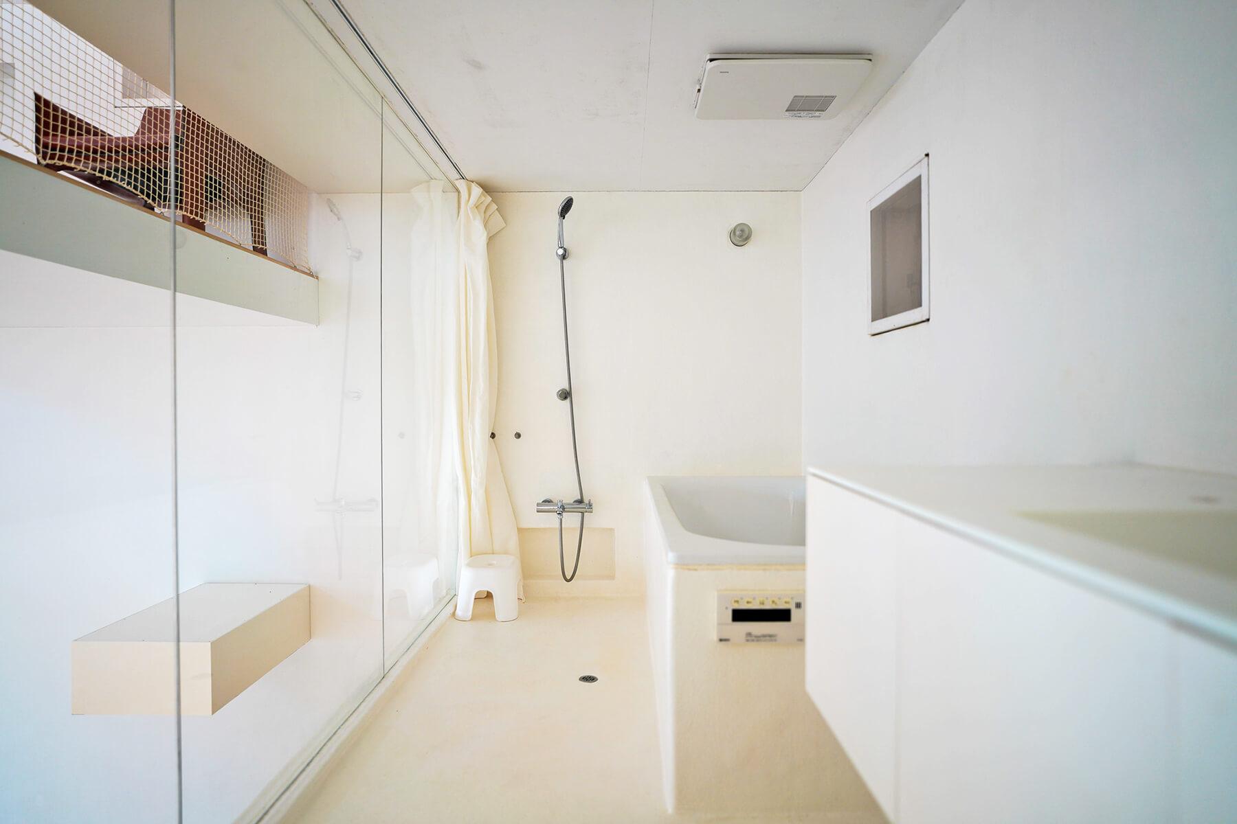 世田谷区深沢の売買物件/洗面所・浴室はカーテンで目隠しすることが可能です