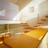 世田谷区深沢の売買物件/スタディスペース。4人一緒に座ることができそうな机があります